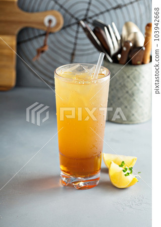 Arnold palmer cocktail 103942668