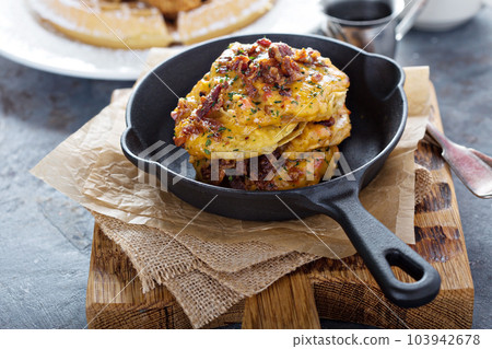 Fried green tomatoes 103942678