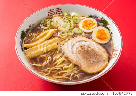 soy source ramen  103942772