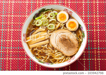 soy source ramen  103942798