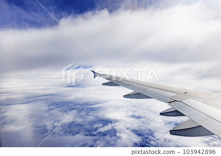 View from the airplane window 103942896