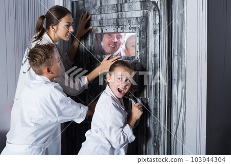 Mother with childred are helping dad and girl get out of the locked door 103944304