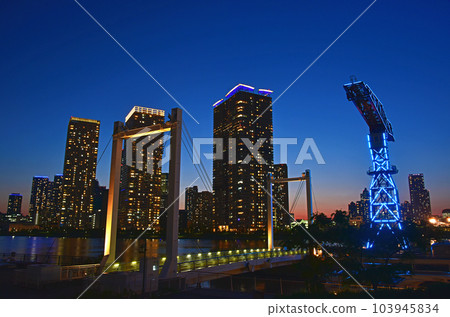 Sunset scenery of Tokyo Bay seen from Toyosu Sunset scenery of Tokyo Bay seen from Toyosu 103945834