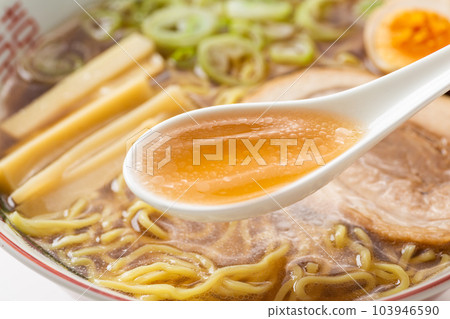 Soup of soy sauce ramen 103946590