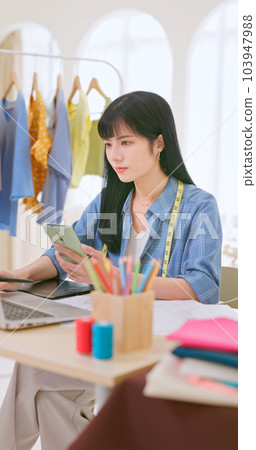 asian female fashion designer draw 103947988