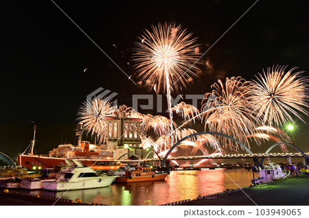 [Aichi] Famous port water art fireworks. I was fascinated by the dynamic and powerful fireworks. 103949065