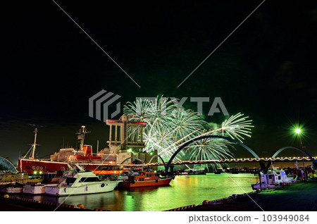 [Aichi] Famous port water art fireworks. I was fascinated by the dynamic and powerful fireworks. 103949084