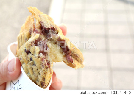 Buneo bread with wings broken (Korea, Korean-style Taiyaki) Buneo bread with wings broken (Korea, Korean-style Taiyaki) 103951460