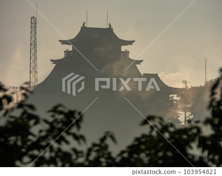 小牧山城的日出,雲彩和光,麒麟城 小牧山城的日出,雲彩和光,麒麟城 103954821