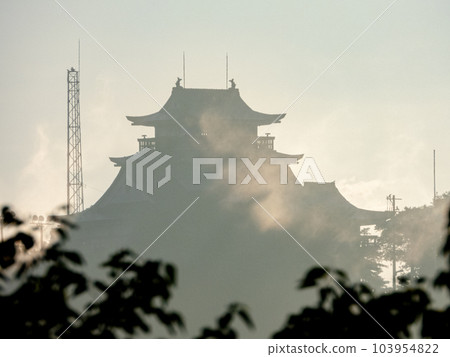 小牧山城的日出,雲彩和光,麒麟城 小牧山城的日出,雲彩和光,麒麟城 103954822