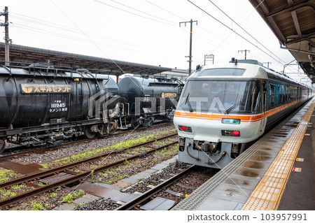 【四日市站】特快南紀遇到貨運列車 【四日市站】特快南紀遇到貨運列車 103957991