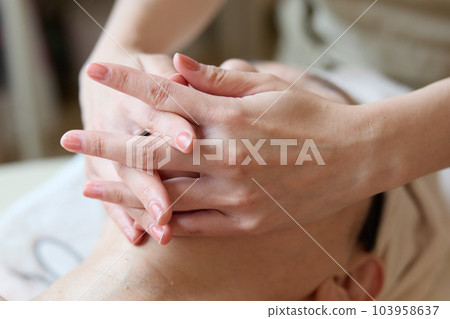 Facial Beauty 103958637