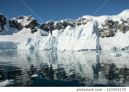 Paradise bay glaciers and mountains, Antartic peninsula, Antartica.. Paradise bay glaciers and mountains, Antartic peninsula, Antartica.. 103959170