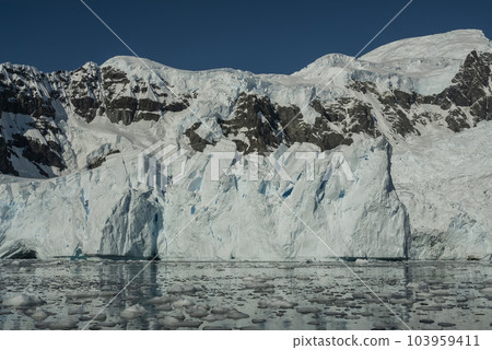 Paradise bay glaciers and mountains Paradise bay glaciers and mountains 103959411