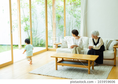 一家三代同住 103959606