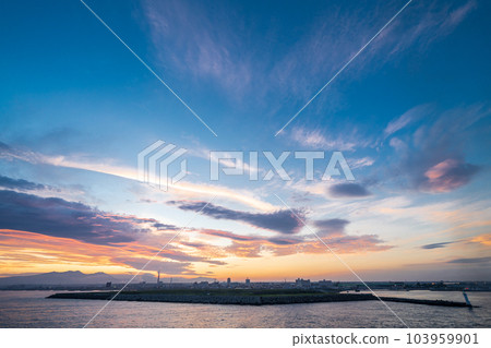 傍晚的“北海道”苫小牧港 傍晚的“北海道”苫小牧港 103959901