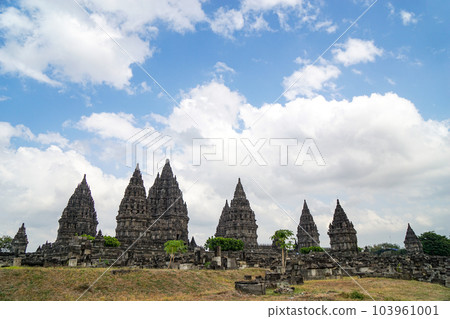 普蘭巴南寺廟建築群和雨季 普蘭巴南寺廟建築群和雨季 103961001