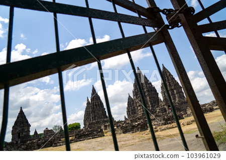 普蘭巴南寺廟建築群和被封鎖的大門 103961029
