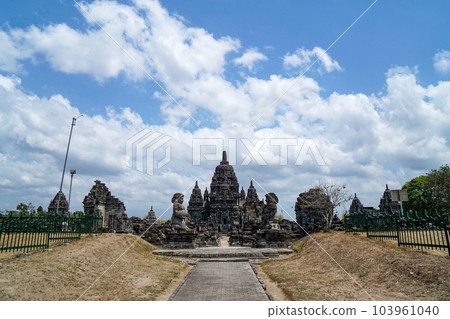 Sunny Sewu Temple (Prambanan Temple Complex) Sunny Sewu Temple (Prambanan Temple Complex) 103961040
