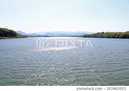 View of Lake Gosho from Tsunagi Bridge 103962015