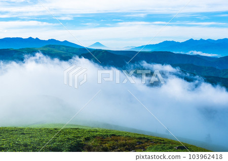View of the Shinshu Venus Line and the summit of Mt. Mitsumine (viewing Yatsugatake, Mt. View of the Shinshu Venus Line and the summit of Mt. Mitsumine (viewing Yatsugatake, Mt. 103962418