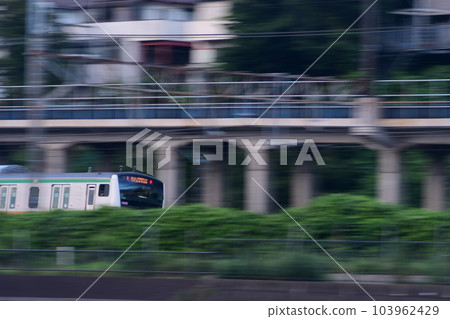 大船和戶塚之間的東海道線搖拍 103962429