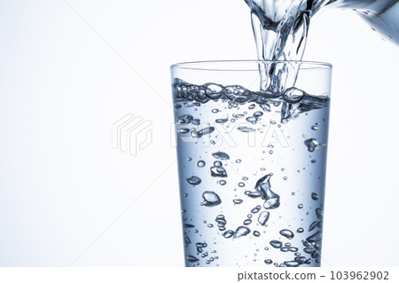 pour water into a cup 103962902