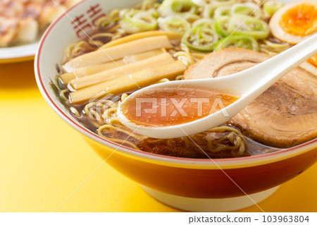 醬油拉麵湯 醬油拉麵湯 103963804