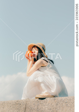 A woman with an apple 103963906