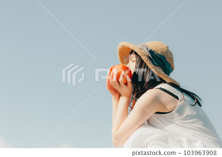 A woman with an apple 103963908