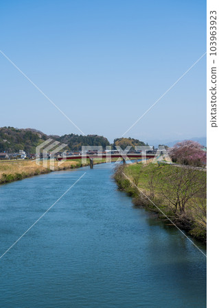 Sunny blue sky and Daishoji River flowing slowly toward the sea | Country image | River image | Kaga City, Ishikawa Prefecture 103963923