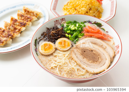 豚骨拉麵、餃子和炒飯 豚骨拉麵、餃子和炒飯 103965394