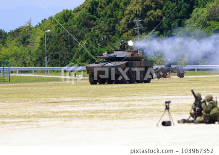 fire a machine gun 103967352