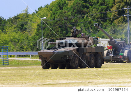 fire a machine gun 103967354