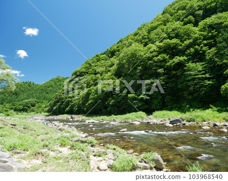 View of Gujo, Gifu Prefecture and the Nagara River 103968540