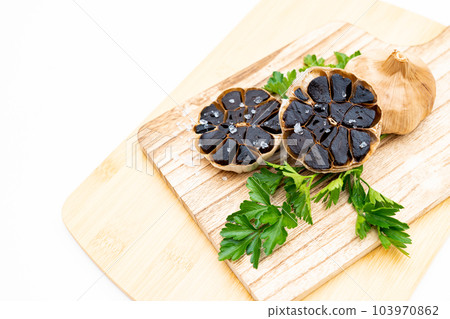 據說黑蒜有驚人的功效 據說黑蒜有驚人的功效 103970862