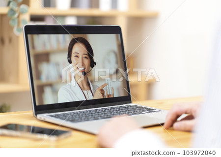 Pharmacist online medication guidance image Pharmacist online medication guidance image 103972040