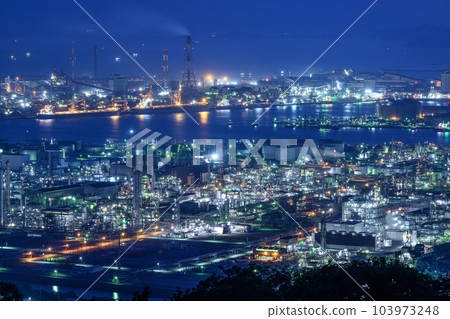 Okayama prefecture Mizushima industrial complex factory night view 103973248