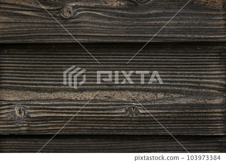 一個老日本房子的牆壁由木頭製成 103973384