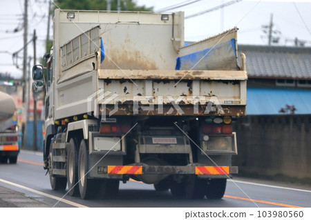自卸車圖像 103980560