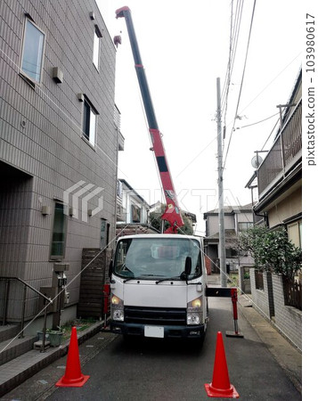 更不用說貨物運輸了!!起重機工作已經成熟......貨運起重機車 103980617