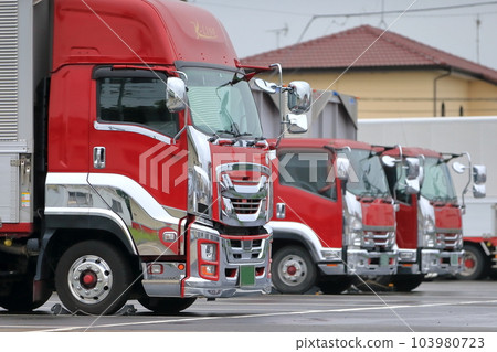 排隊的卡車圖像 排隊的卡車圖像 103980723