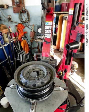 輪胎更換工作的必備物品!! 輪胎拆裝機 103980806
