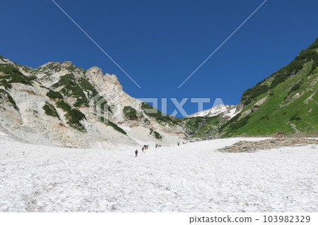 Back view of Daisekkei and climbers on the way to Mt. Shirouma in the Northern Alps Back view of Daisekkei and climbers on the way to Mt. Shirouma in the Northern Alps 103982329