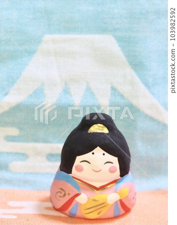 A Benzaiten doll is arranged against a cloth woven with Mt. Fuji, and a message can be entered (vertical) A Benzaiten doll is arranged against a cloth woven with Mt. Fuji, and a message can be entered (vertical) 103982592