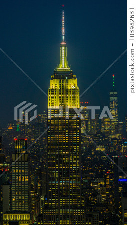 Night view of New York Empire State Building 103982631