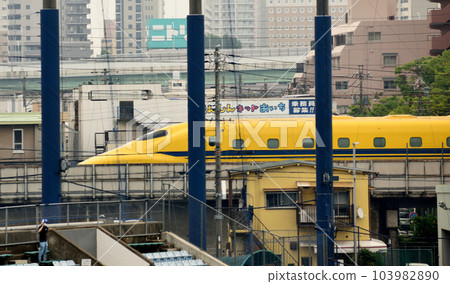 從名古屋體育場後面經過的醫生 從名古屋體育場後面經過的醫生 103982890
