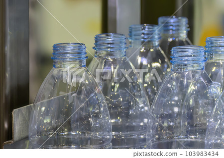 The hi-technology of drinking water manufacturing process. 103983434