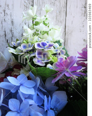 hydrangea bouquet 103983469