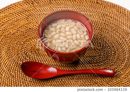 Sweet soup Taiwanese peanuts 103984139